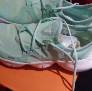Nike shoes teal size 7